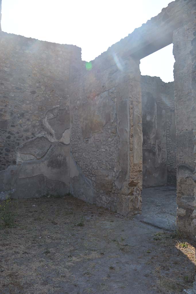 IX.14.4 Pompeii. July 2017. Triclinium 24, looking north-west towards doorway in north wall into atrium.
Foto Annette Haug, ERC Grant 681269 DÉCOR.