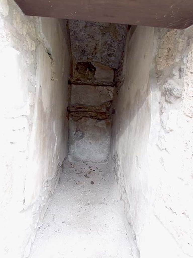 IX.14.4 Pompeii. December 2007. Area on north side of peristyle between rooms 19 and 24.
This is under the staircase on south-east side of secondary atrium at IX.14.2.