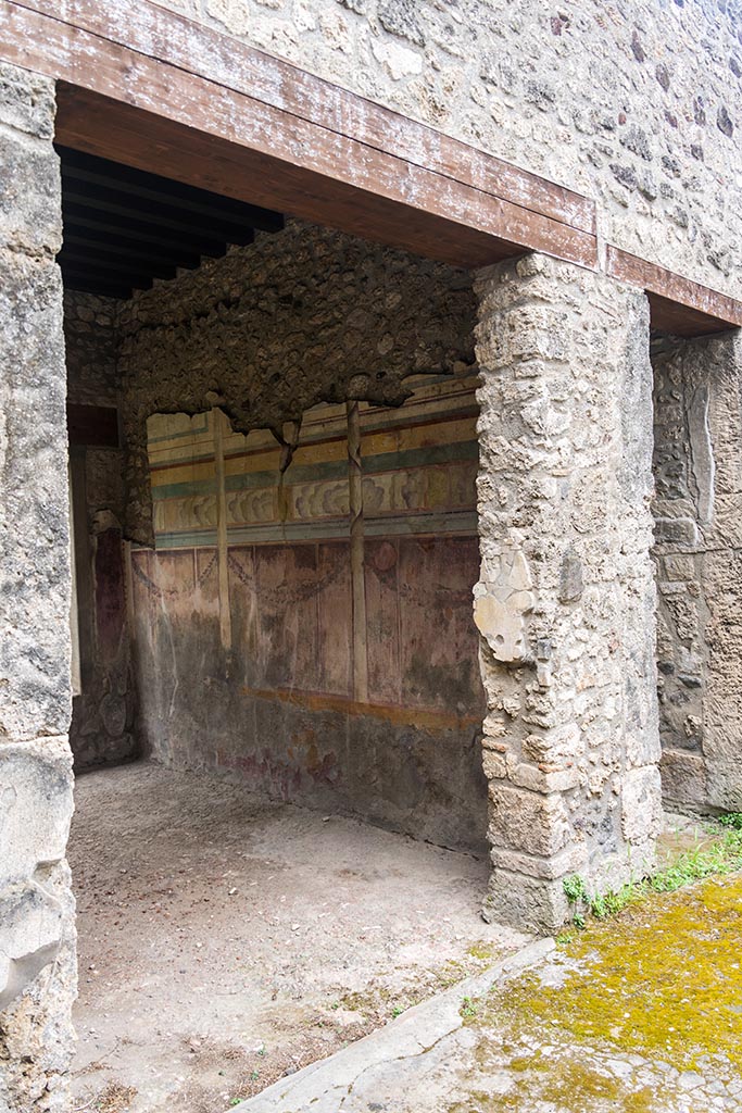 IX.14.4 Pompeii. July 2024.
Looking south along west wall of tablinum from atrium of IX.14.2. Photo courtesy of Johannes Eber.