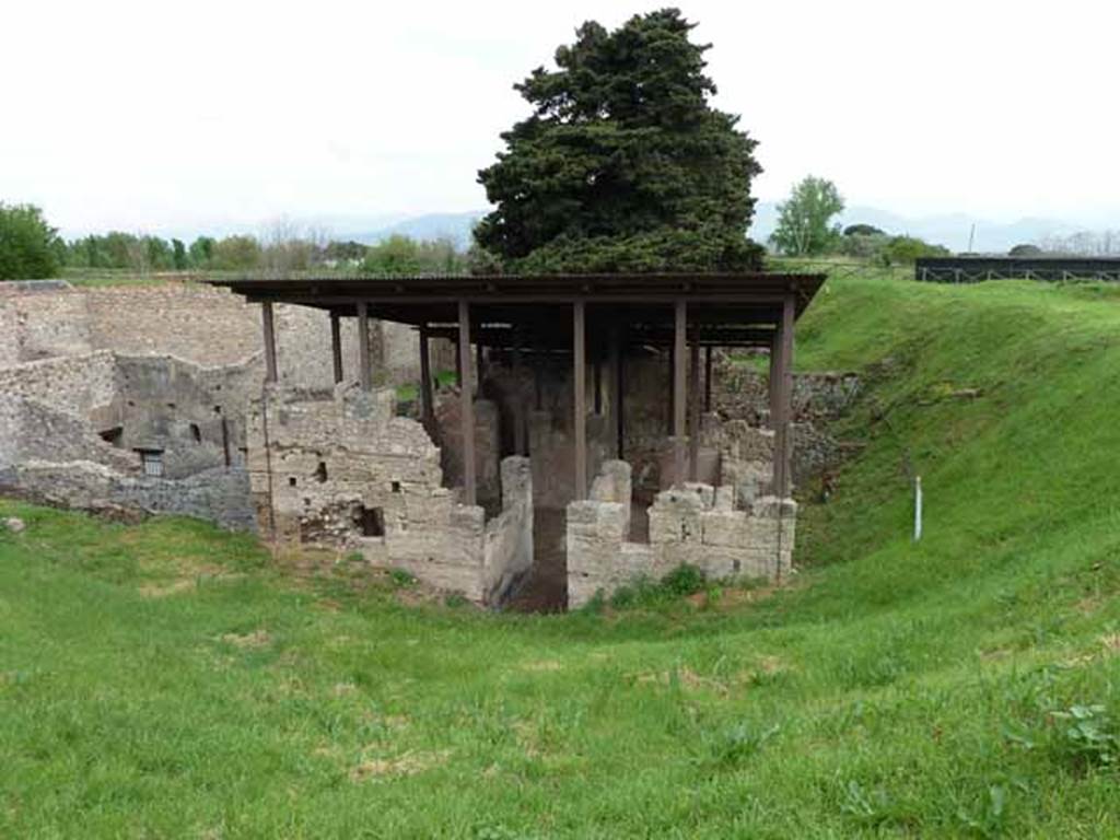 IX.14.c Pompeii. May 2010. Looking north-east.
