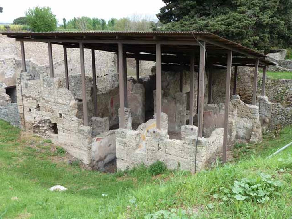IX.14.c Pompeii. May 2010. South wall of entrance corridor, or fauces.