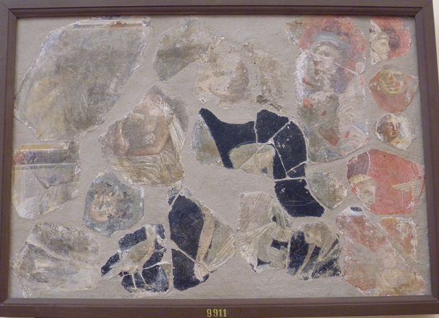 HGW06 Pompeii. Found 25th October 1760 in Villa of Cicero. Round painted portrait panel of a female figure with a bird in front of her. Now in Naples Archaeological Museum. Inventory number 9086. See Prisciandaro, R., 2006. Studio sulle provenienze degli oggetti rinvenuti negli scavi borbonici del regno di Napoli: Una lettura integrata, coordinata e commentata della documentazione Volume 1. Naples : Nicola Longobardi. (p.36).