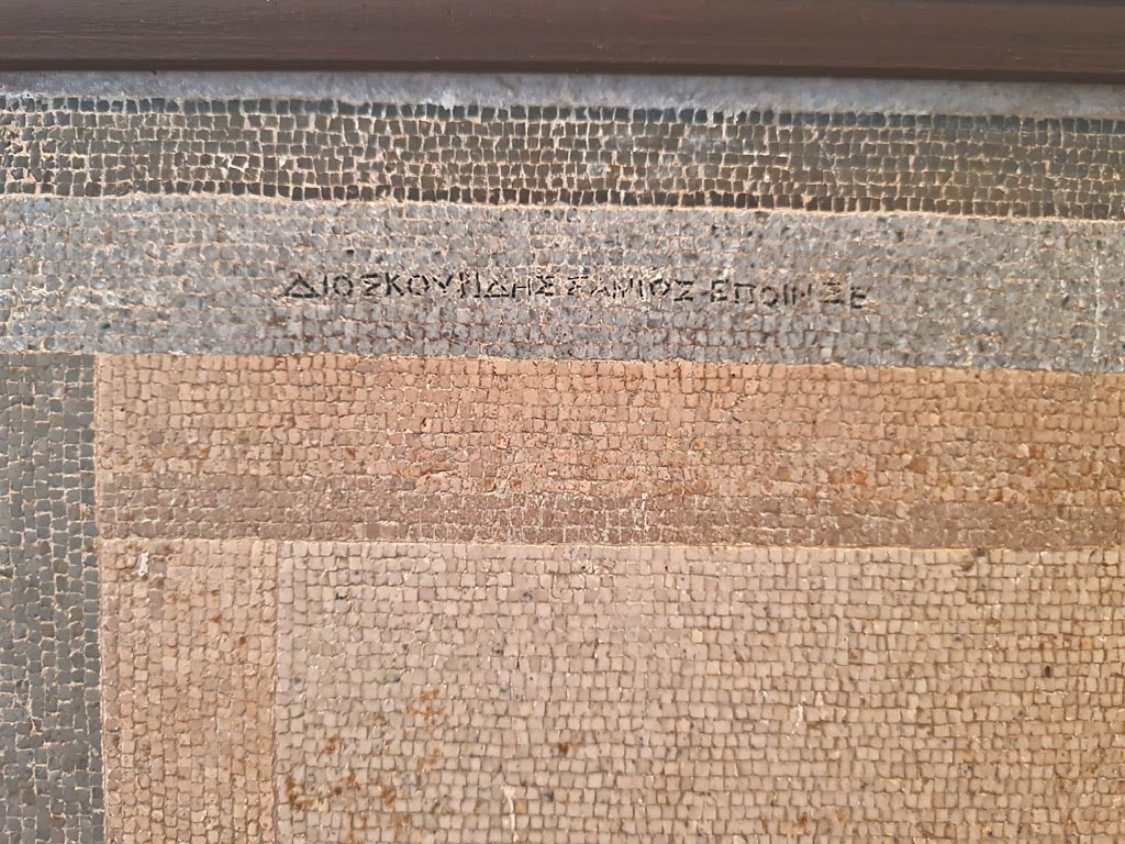 HGW06 Pompeii. Found on 8th March 1764. Ambiente 33 of Villa of Cicero.
Mosaic of the Sorceress, Consultation with a witch, with the signature of Dioskourides of Samos.
Now in Naples Archaeological Museum. Inventory number 9987.
Photo courtesy of Giuseppe Ciaramella. September 2024.
