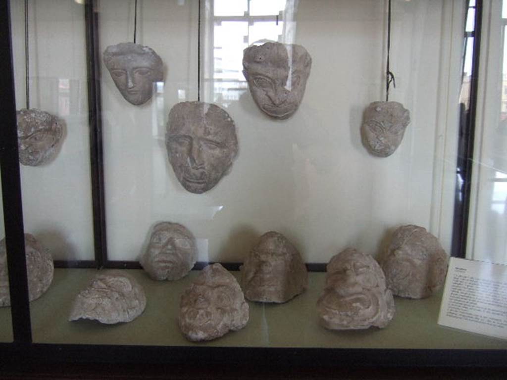 HGW06 Pompeii. Found 4th January 1749. Masks possibly found in Villa of Cicero. Now in Naples Archaeological Museum. See Prisciandaro, R., 2006. Studio sulle provenienze degli oggetti rinvenuti negli scavi borbonici del regno di Napoli: Una lettura integrata, coordinata e commentata della documentazione Volume 1. Naples : Nicola Longobardi. (p.13).