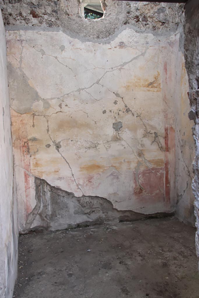 HGW24 Pompeii. Villa of Diomedes. October 2023.
Looking through doorway towards south wall of room 2,13. Photo courtesy of Klaus Heese.
(Villa Diomedes Project – area 14.)
(Fontaine, room 2,13).