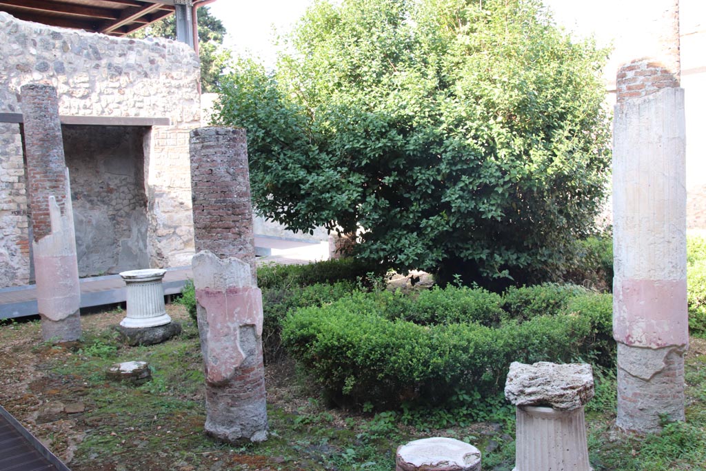 HGW24 Pompeii. Villa of Diomedes. October 2023.
Looking towards north-west corner of peristyle, from south portico. Photo courtesy of Klaus Heese.