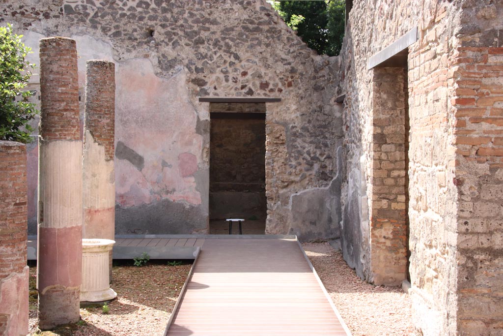HGW24 Pompeii. Villa of Diomedes. May 2024.
Looking south towards doorway to room in south-west corner of peristyle. Photo courtesy of Klaus Heese.
(Villa Diomedes Project – area 2 with doorway to area 18).
(Fontaine, room 2,9).
