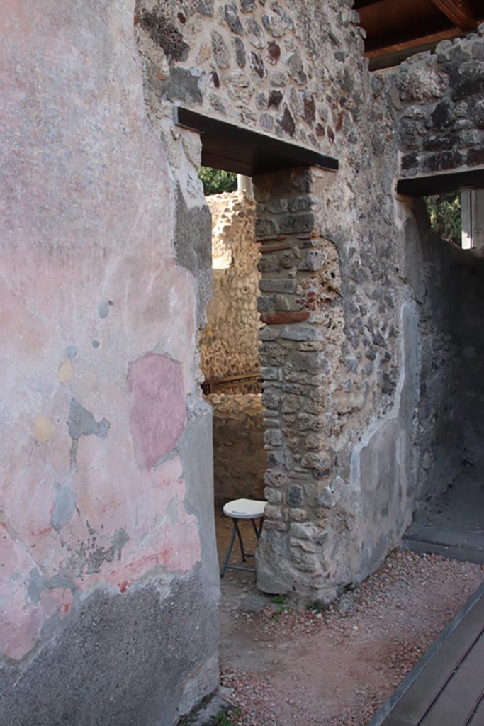 HGW24 Pompeii. Villa of Diomedes. October 2023.
Doorway to room in south-west corner of peristyle. Photo courtesy of Klaus Heese.
(Villa Diomedes Project – area 2 with doorway to area 18).
(Fontaine, room 2,9).
