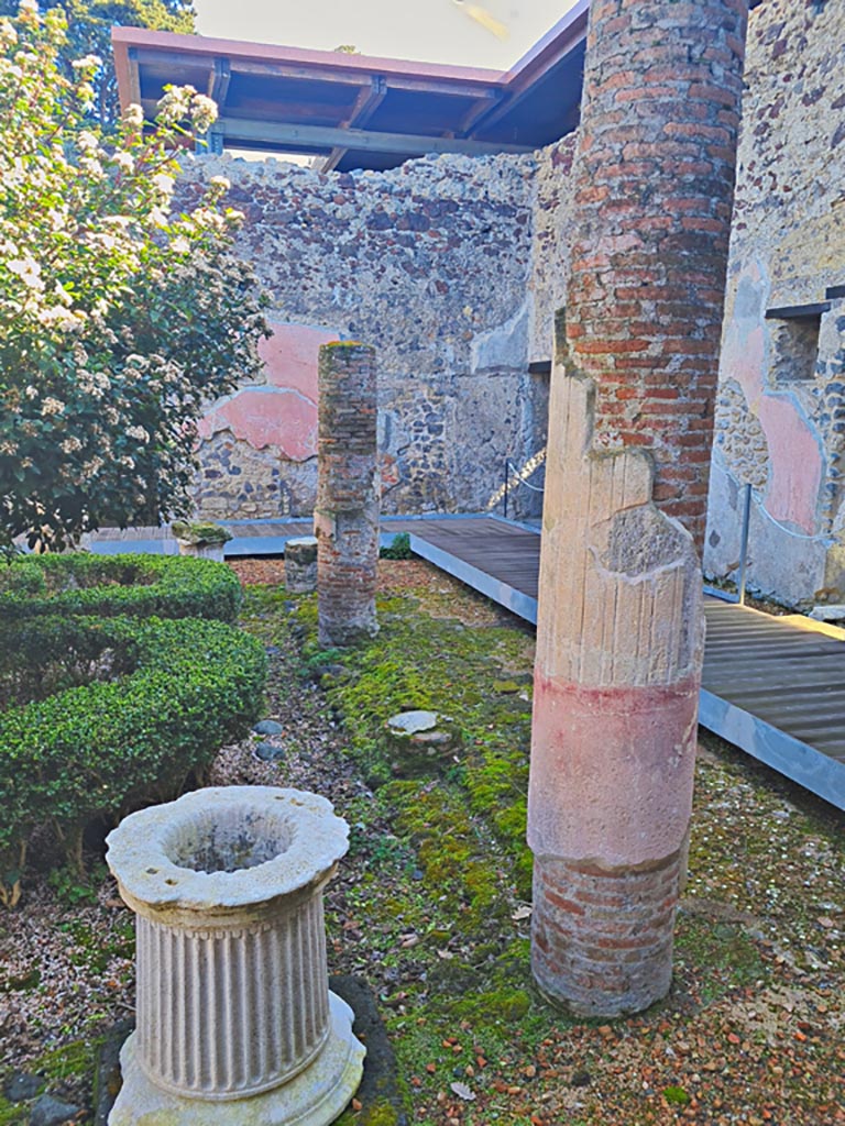 HGW24 Pompeii. Villa of Diomedes. March 2024.
Looking east along south portico, from south-west corner. Photo courtesy of Giuseppe Ciaramella.