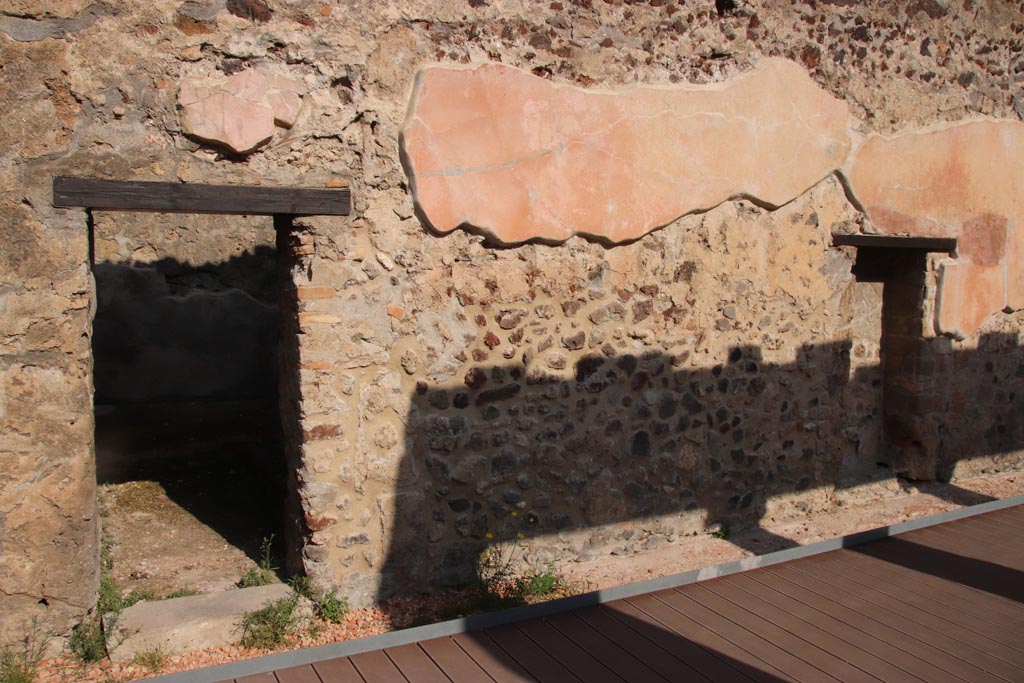 HGW24 Pompeii. Villa of Diomedes. October 2023.
North wall of peristyle with doorway leading into rooms, on left, and niche, on right. Photo courtesy of Klaus Heese.
(Fontaine doorway to room 2,1, leading into room 2,2, on left).