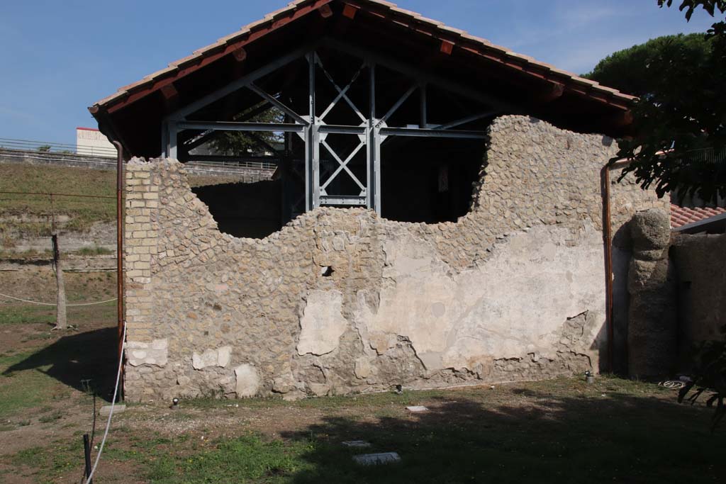 Villa Regina, Boscoreale. September 2021. Looking towards south end of east side with room XVI. Photo courtesy of Klaus Heese.