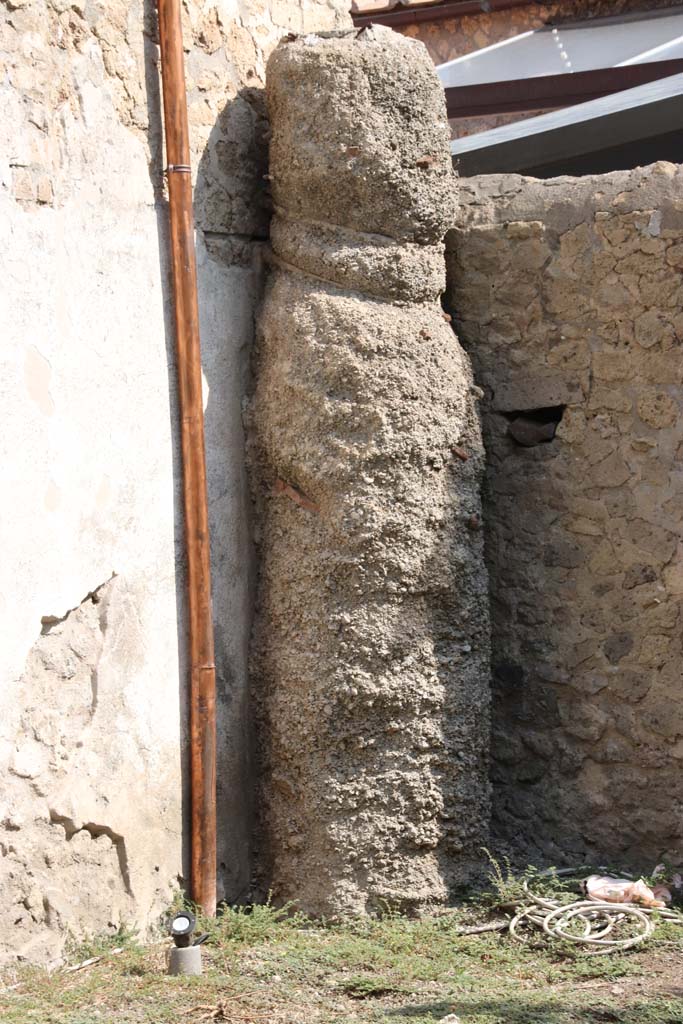 Villa Regina Antiquarium, September 2021.
Detail on east side near exterior of room XVI, looking north. Photo courtesy of Klaus Heese.