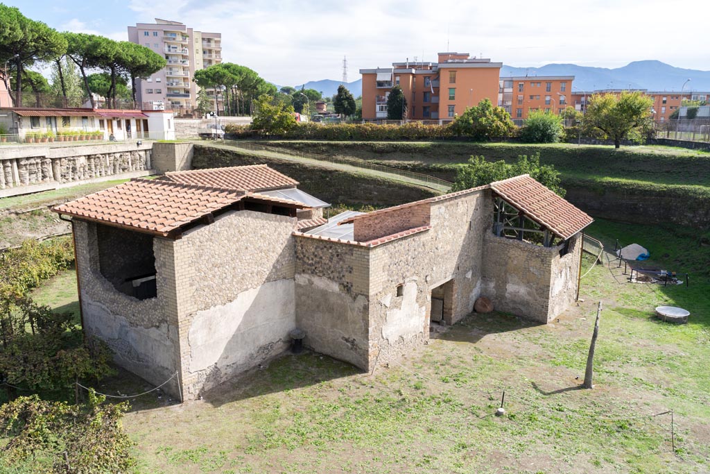 Villa Regina, Boscoreale. October 2021.
Looking east along the south side, towards entrance doorway XIV, centre right. Photo courtesy of Johannes Eber.