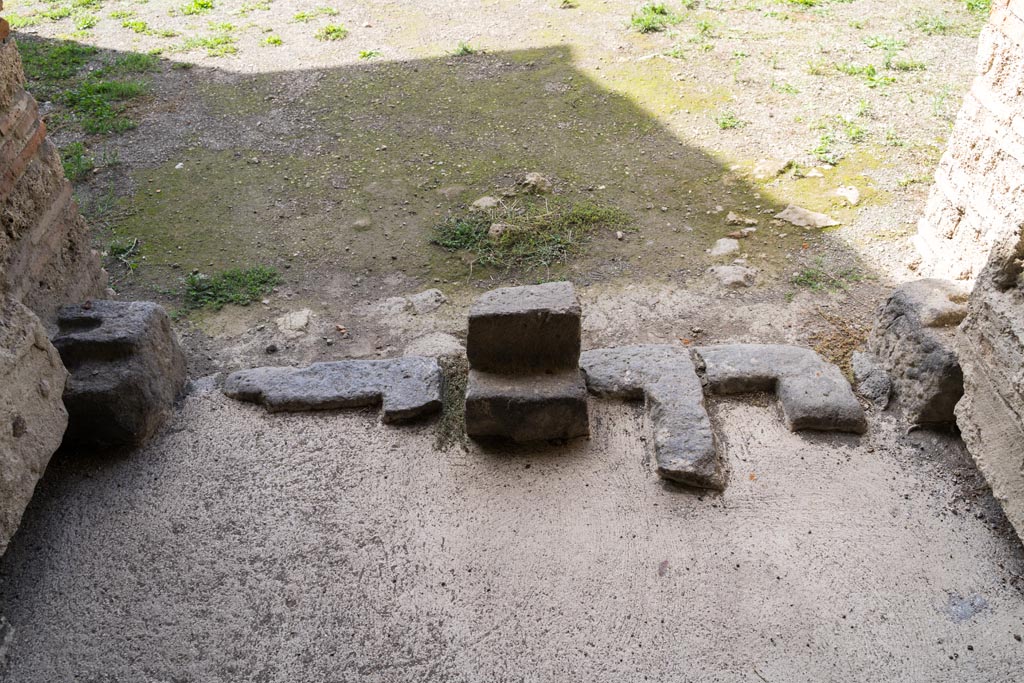 Villa Regina, Boscoreale. October 2021.
Main entrance XIV, looking south towards detail of lower doorway. Photo courtesy of Johannes Eber.