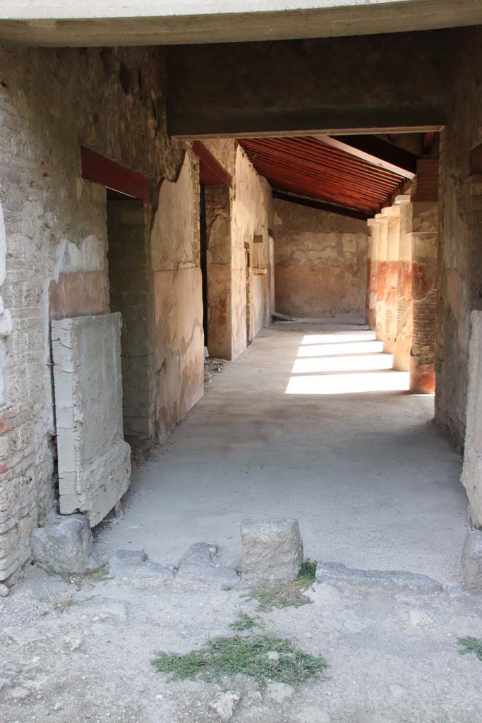 Villa Regina, Boscoreale. September 2021.
Looking north from entrance doorway towards west portico VII. Photo courtesy of Klaus Heese.