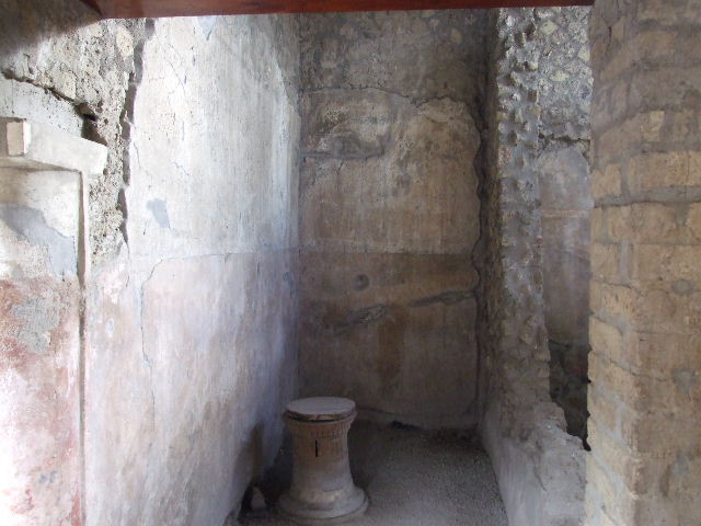 Villa Regina, Boscoreale. July 2010. Room 6, looking south-east. Photo courtesy of Michael Binns.