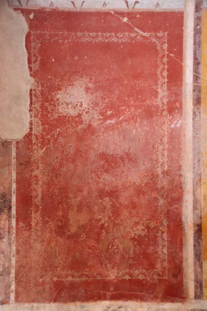 Villa Regina, Boscoreale. September 2021.
Room IV, detail from second panel on west wall from south-west corner.
Photo courtesy of Klaus Heese.
