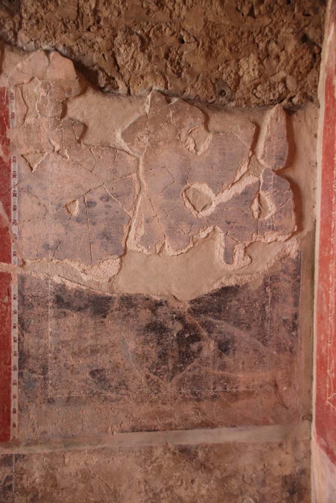 Villa Regina, Boscoreale. September 2021.
Room IV, detail from panel on west wall in north-west corner of triclinium.
Photo courtesy of Klaus Heese.