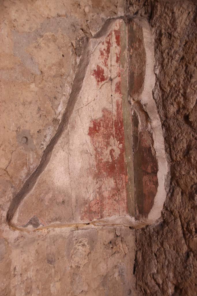 Villa Regina, Boscoreale. September 2021.
Room IV, detail of remaining painted decoration from lower north wall in north-east corner of triclinium.
Photo courtesy of Klaus Heese.