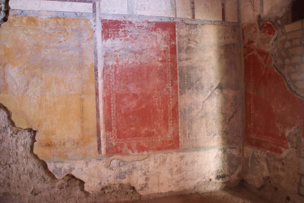 Villa Regina, Boscoreale. September 2021.
Room IV, looking towards east wall and south-east corner of triclinium. Photo courtesy of Klaus Heese.