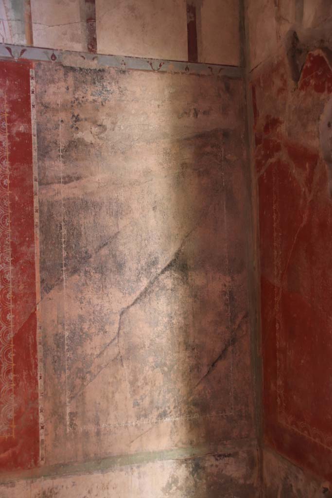 Villa Regina, Boscoreale. September 2021.
Room IV, detail of panel on east wall in south-east corner of triclinium. Photo courtesy of Klaus Heese.