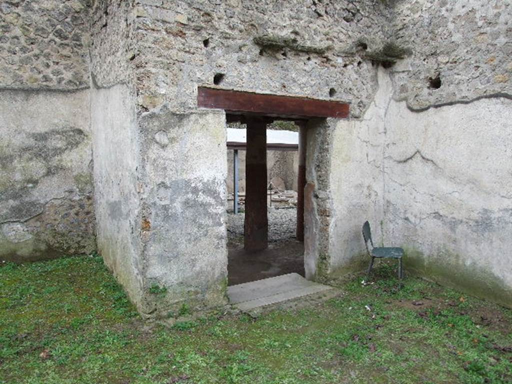 Villa Regina, Boscoreale. December 2006. Doorway on west side, leading into north portico VII.