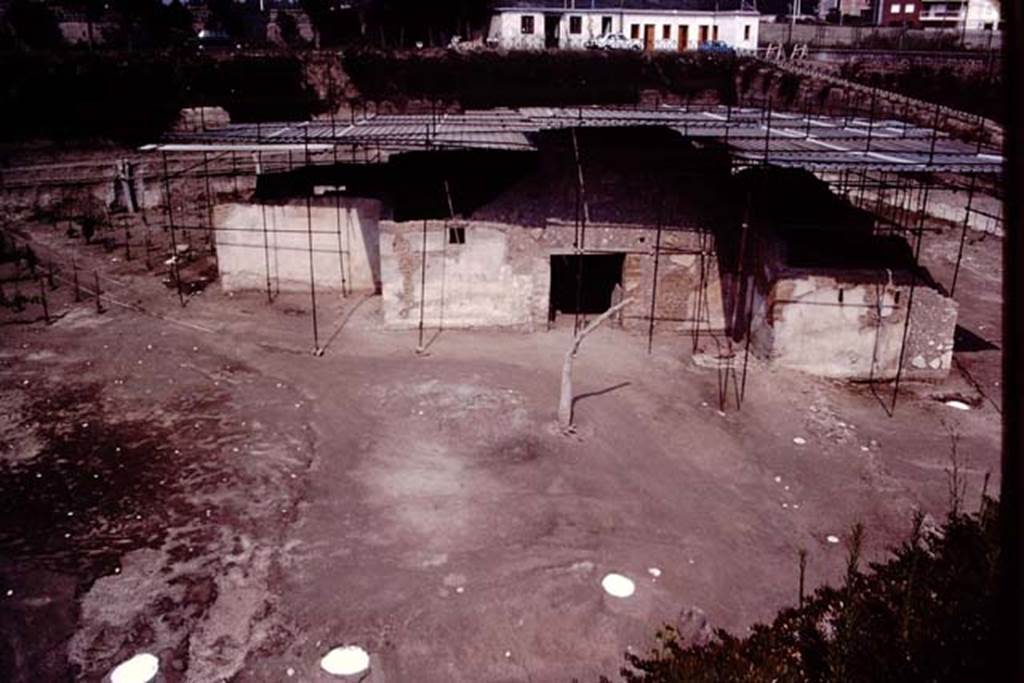 Villa Regina, Boscoreale. 1983. South side of villa with main entrance, with cast of tree in front.
The white tree root casts at the front border the country road that passed in front of the villa.
A roadway led from this to the front of the villa.
A small country lane ran through the property and the path of this can be seen diagonally to the left.
See Jashemski, W. F., 1993. The Gardens of Pompeii, Volume II: Appendices. New York: Caratzas, p. 288, plan 128, figs. 316-7.
Source: The Wilhelmina and Stanley A. Jashemski archive in the University of Maryland Library, Special Collections (See collection page) and made available under the Creative Commons Attribution-Non Commercial License v.4. See Licence and use details.
J80f0600