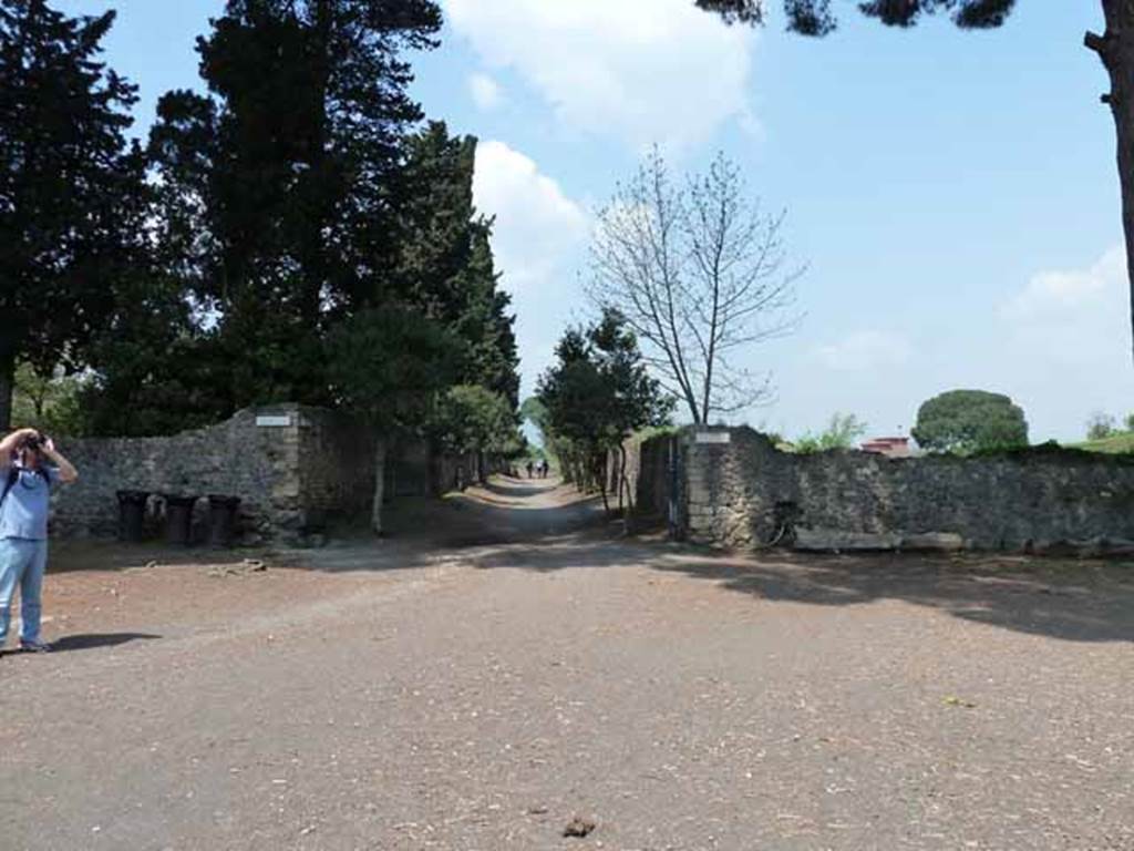 Piazzale Anfiteatro. May 2010. Looking north towards Vicolo dell’Anfiteatro, between II.4 and II.5.