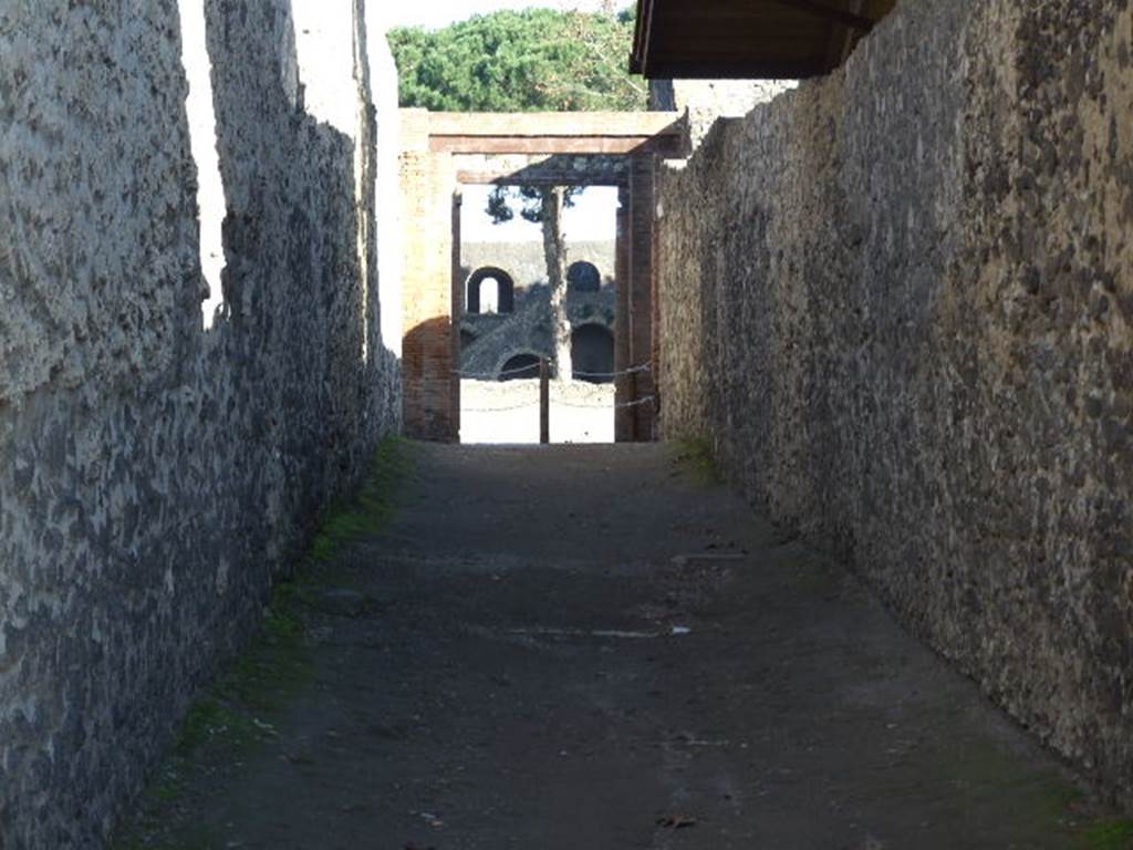 Via della Palestra between II.9 and II.8. Looking east towards junction with unnamed vicolo, Palestra and Amphitheatre. December 2006.