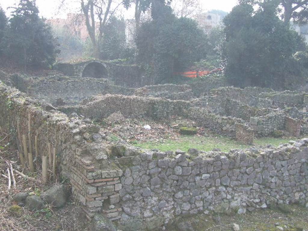 Unnamed vicolo between I.5 and I.1. West side. Rear corner of Insula, looking across I.1 towards the Stabian Gate. December 2006.