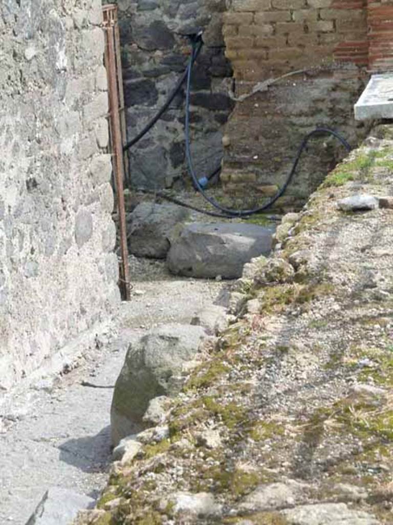 Unnamed vicolo between VIII.1.3 and VIII.1.1, south end joining with the western end of Vicolo di Championnet. 
