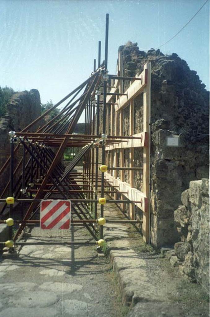 Via dell�Abbondanza, south side. July 2011. Junction with unnamed vicolo between both sides of VIII.5. Photo courtesy of Rick Bauer.