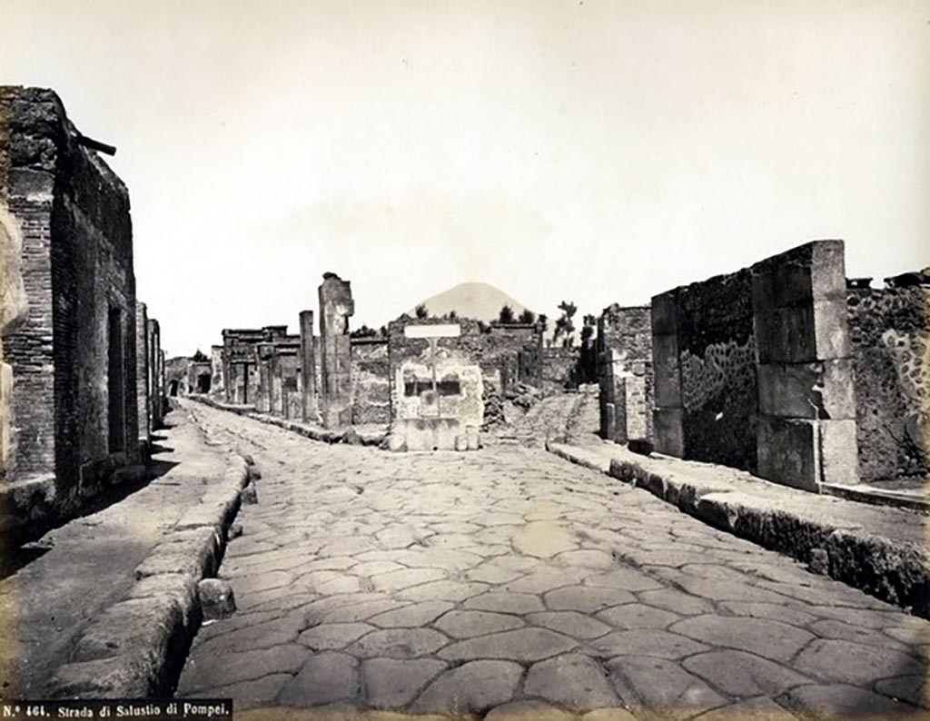 Via Consolare, Pompeii (also known as Strada di Sallustio on the photo). Looking north.
Photograph No. 464, by Roberto Rive (18..-1889). Public domain, via Wikimedia Commons