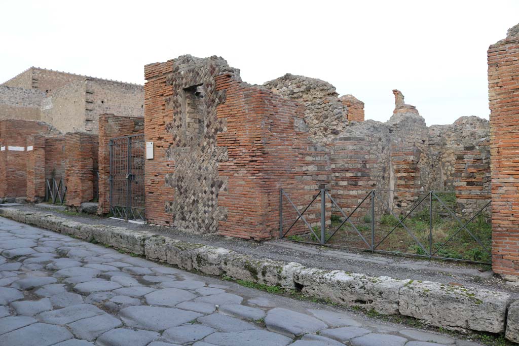 Via Consolare, Pompeii, east side. December 2018.
Looking north-east to entrances of VI.3.1, VI.3.2, VI.3.3 and VI.3.4, on right. Photo courtesy of Aude Durand.