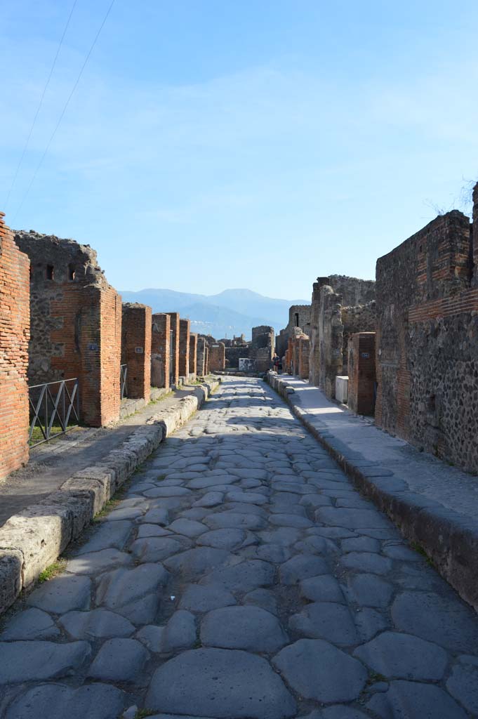 Via Consolare, Pompeii, October 2017.
Looking south from between VI.3.4 on left, and VI.17.29, on right.
Foto Taylor Lauritsen, ERC Grant 681269 DÉCOR.