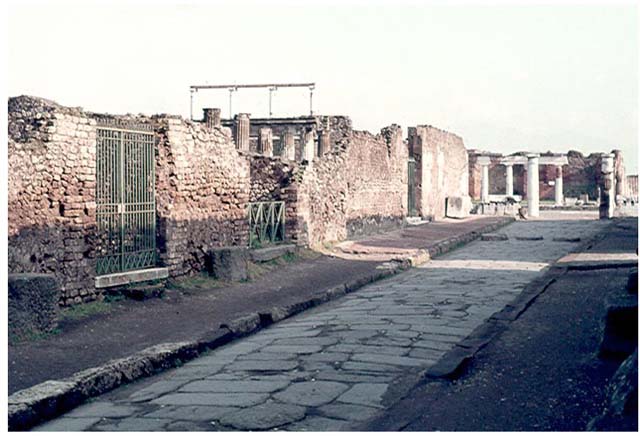 Via Marina. North side. Looking east along wall of Temple of Apollo at VII.7.32. March 2009.