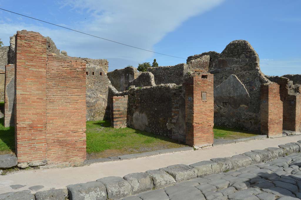 Via Stabiana, east side. March 2018. Looking south from IX.2.6, centre left, towards IX.2.7 and 8, on right.
Foto Taylor Lauritsen, ERC Grant 681269 DÉCOR.
