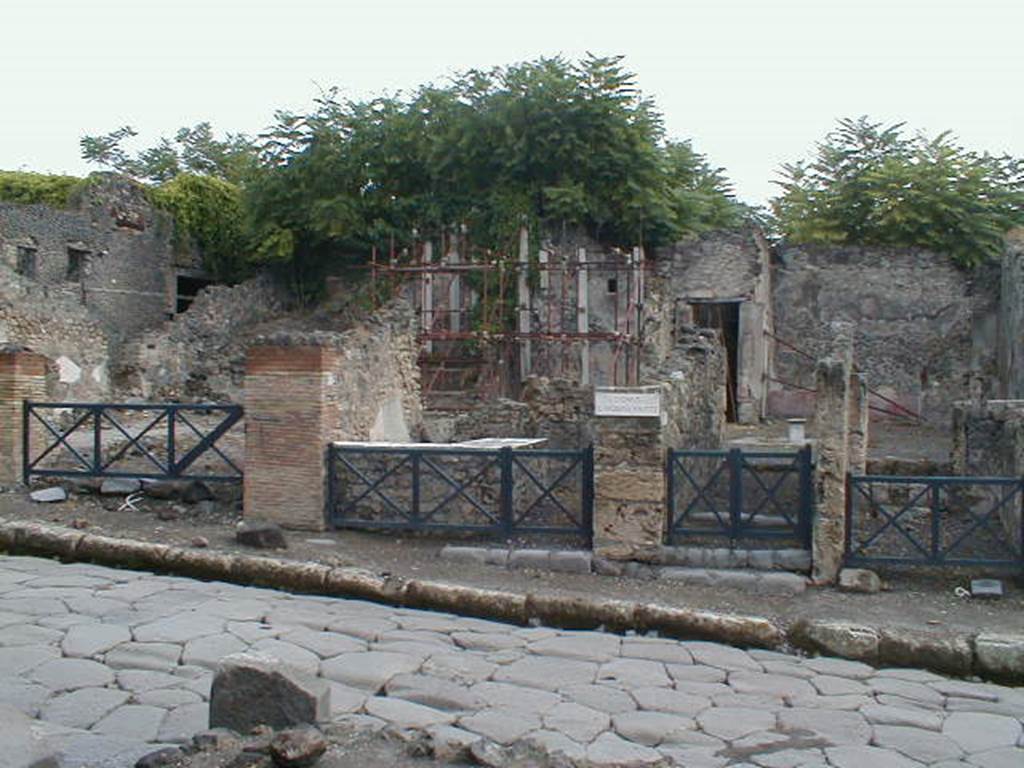 Via Stabiana.  East side to south of the junction with the unnamed vicolo. September 2004.