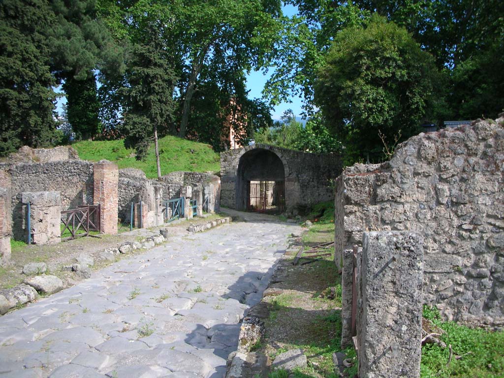 Via Stabiana. September 2010. Looking north with insula I.2 on right. Photo courtesy of Drew Baker.