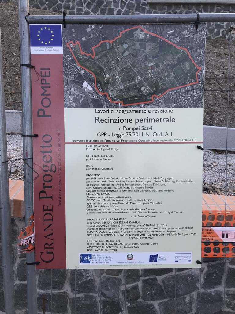 Via Villa dei Misteri. May 2010. Porta Marina entrance to the Scavi di Pompei. Ticket booths are on the left and the bookshop is on the right. Photo courtesy of Rick Bauer.