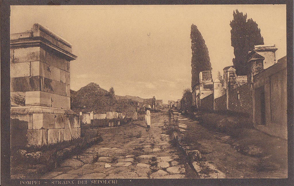 Via dei Sepolcri. December 2006. Looking south, along Via Superior, to junction. 