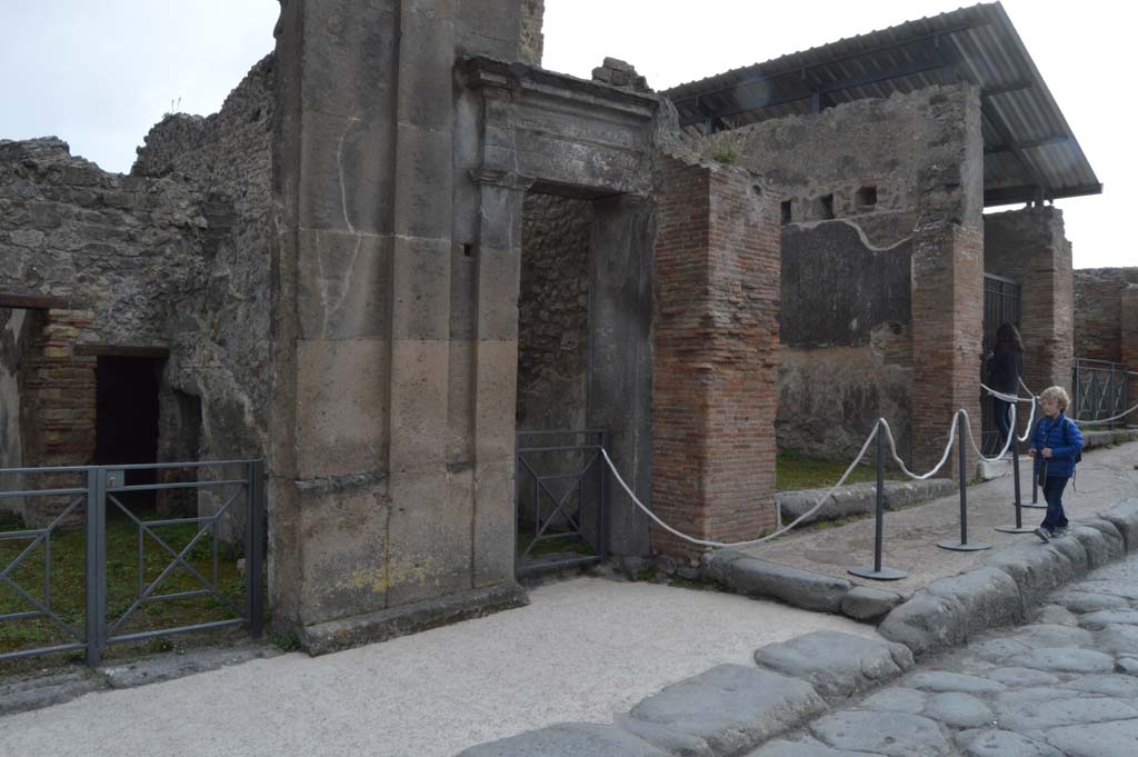 Via dell’Abbondanza, south side, March 2019. Looking west from VIII.3.11, on left, towards VIII.3.10, 9. 8 and 7, on right.
Foto Taylor Lauritsen, ERC Grant 681269 DÉCOR.


