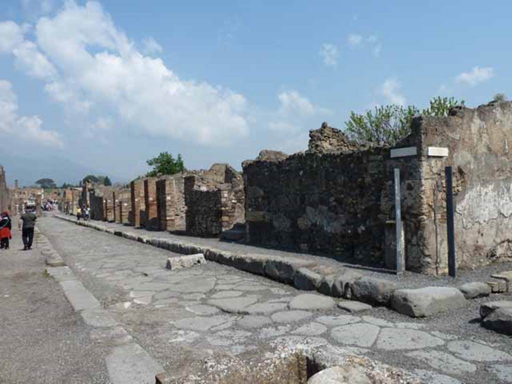 Via delle Scuole, east side. May 2010. Looking north-east along VIII.3, from the junction with Vicolo della Regina.
