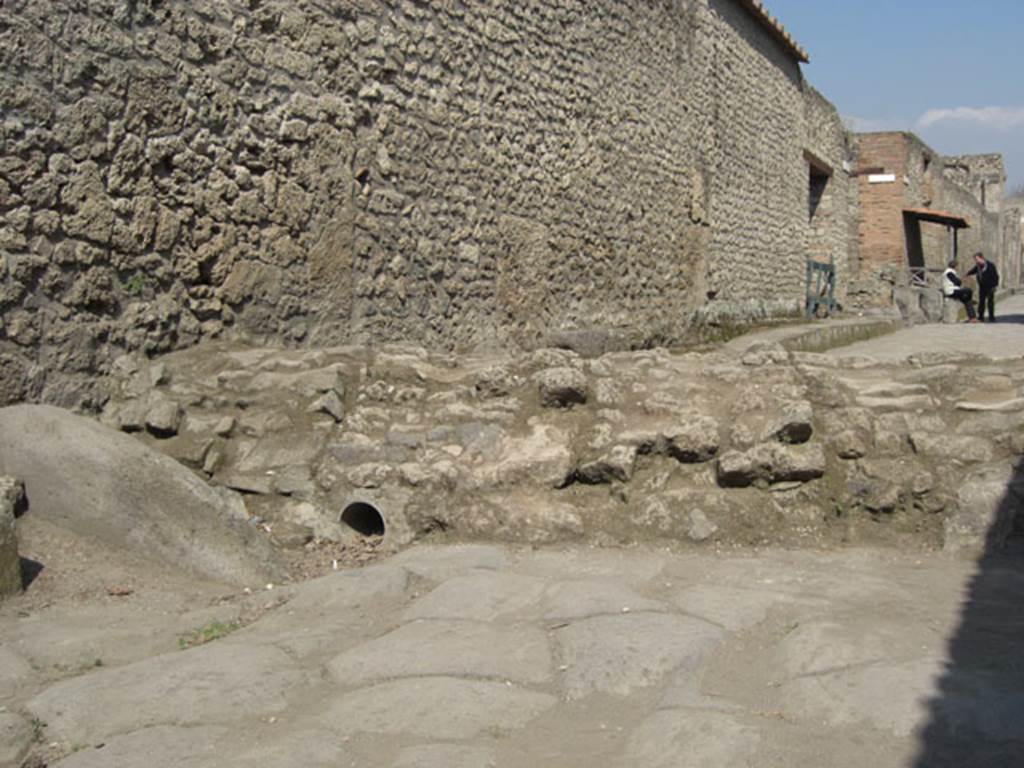 Via di Nocera, east side, May 2010. Looking south along II.9, from near II.9.6
