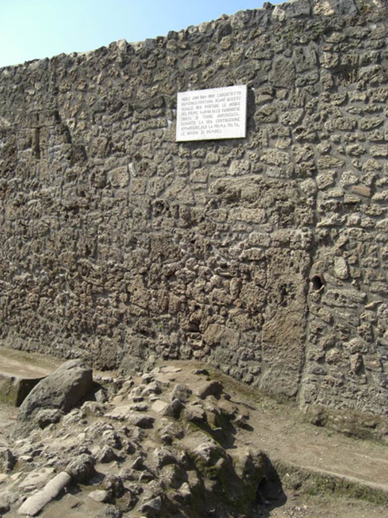 Via di Nocera, December 2004. Looking north from between I.14.2. and II.9.5.