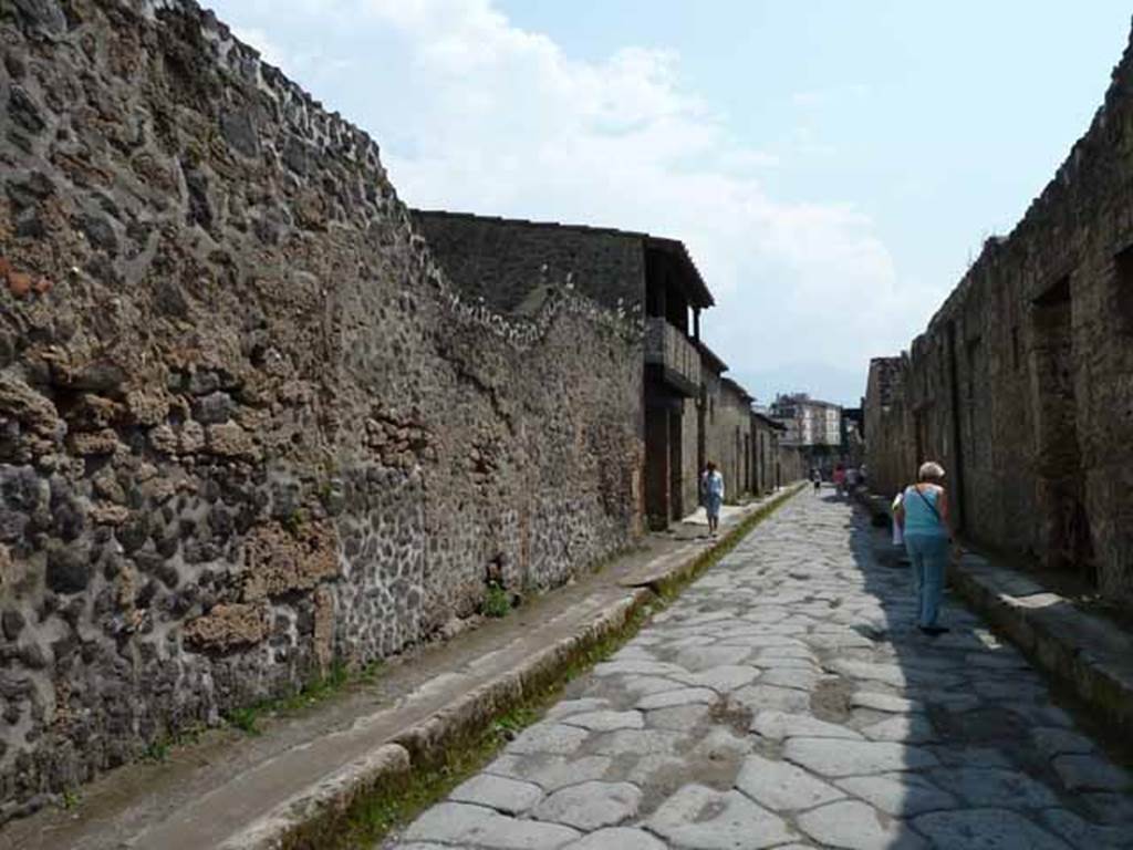 Via di Nocera, east side, May 2010. Looking south along II.8, from near II.8.6.
