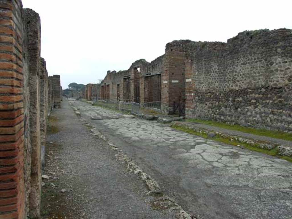 Via di Nola between V.4 and IX.9. Looking north into Vicolo di Lucrezio Frontone. March 2009.