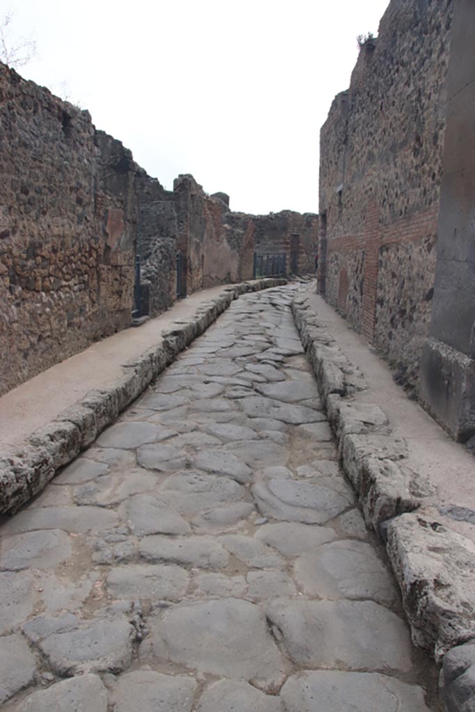 Vicolo Storto, between VII.3 and VII.4, October 2023.
Looking south. Photo courtesy of Klaus Heese.