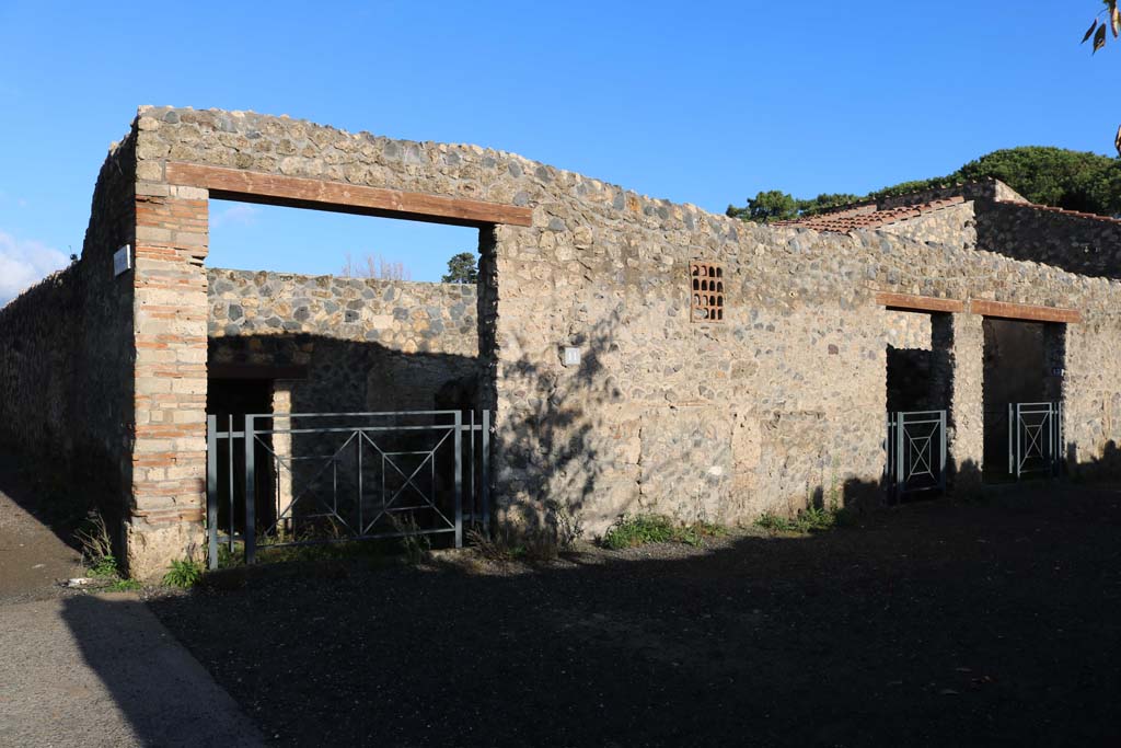 Vicolo dei Fuggiaschi, Pompeii, on left. December 2018.
Looking north towards I.14.11 on corner of junction with Via della Palestra, lower centre and right. Photo courtesy of Aude Durand.
