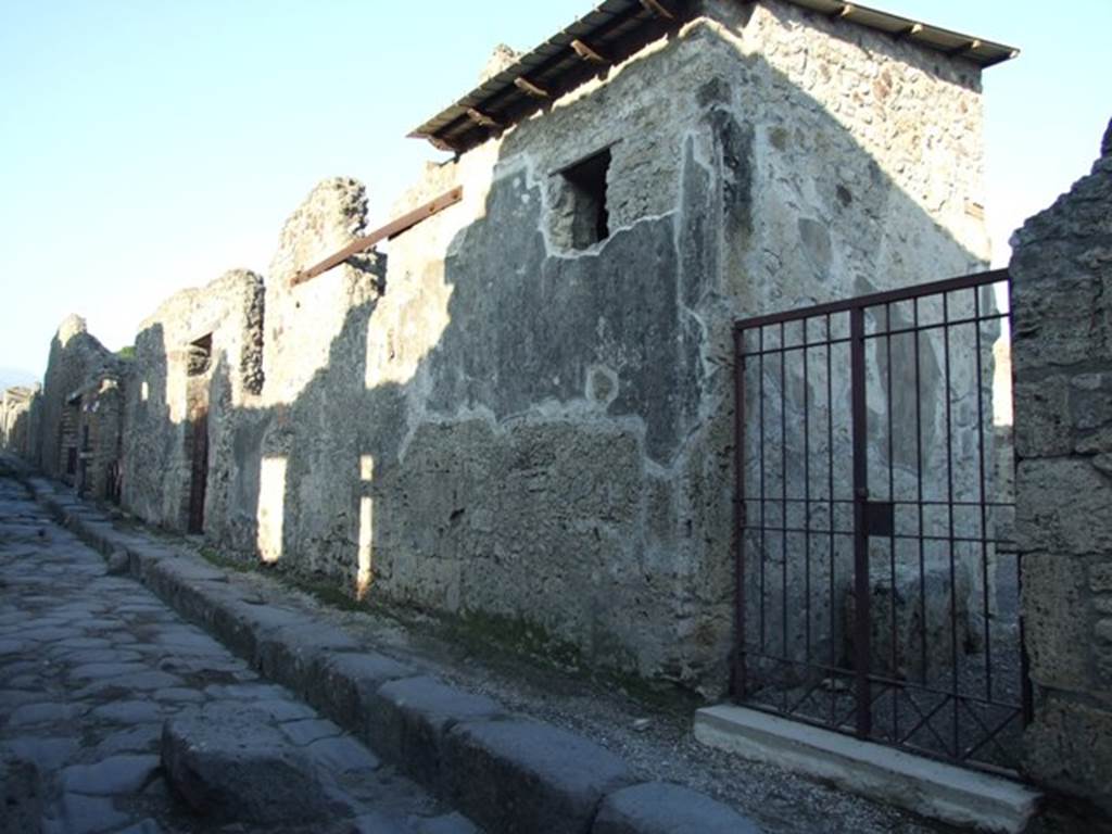 Vicolo dei Vettii, east side, Pompeii. December 2007. Looking north from VI.14.38 ,on right.